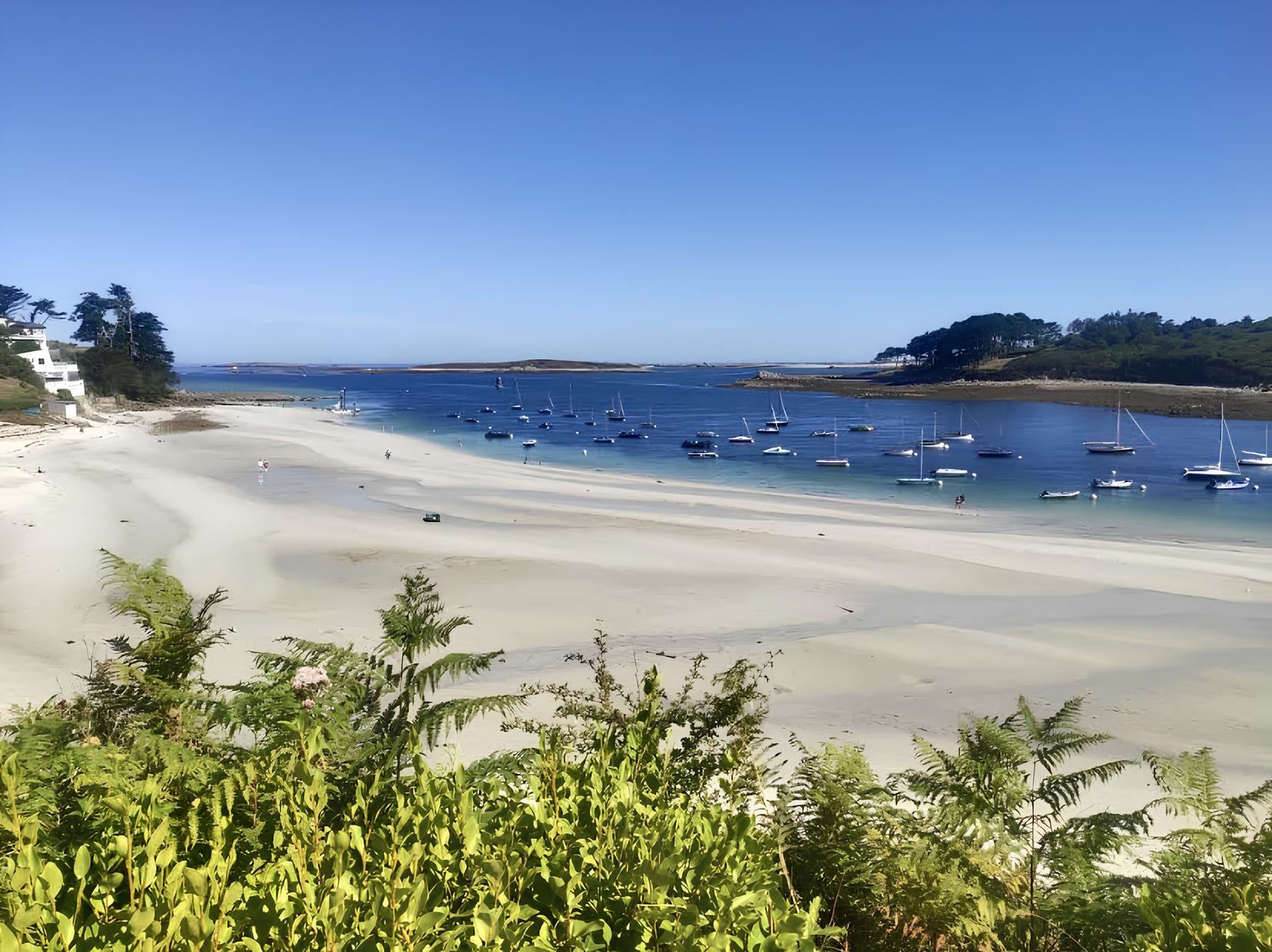 Plage de Béniguet à Saint Pabu, sable fin et eaux turquoise à proximité de LA VILLA DE LA POINTE