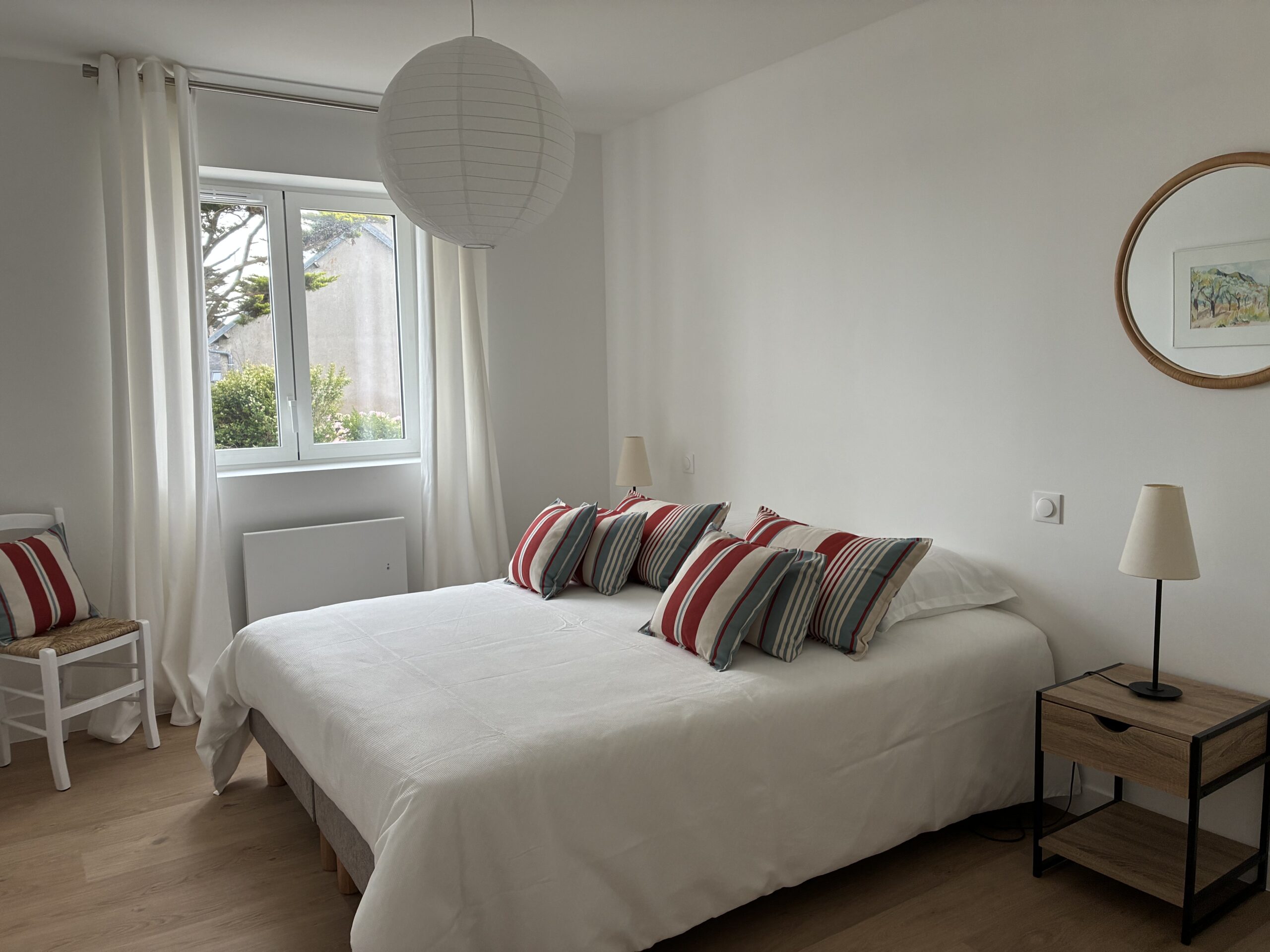 Chambre principale avec dressing- LA VIGIE DE TREMAZAN