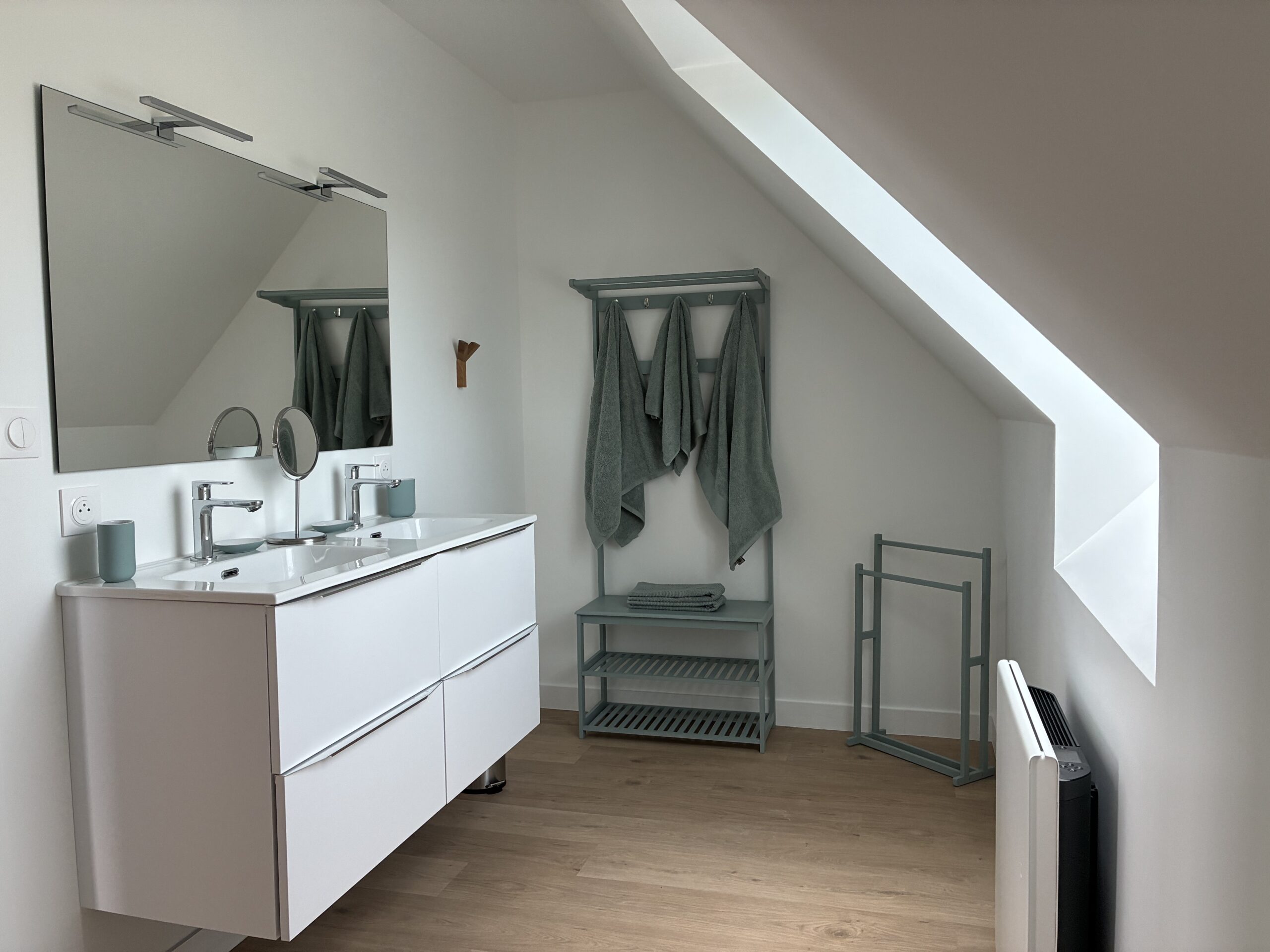 Salle de bain de l'étage - LA VIGIE DE TREMAZAN